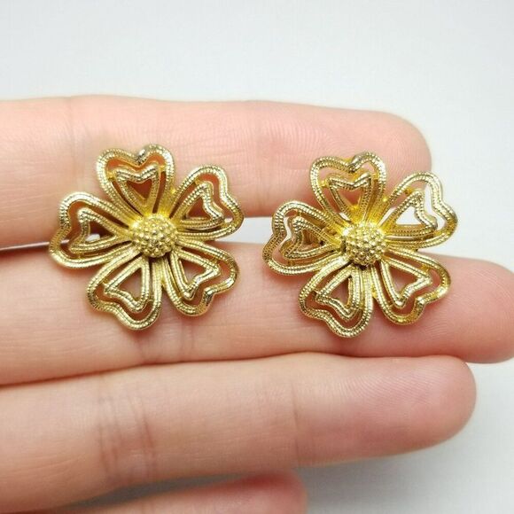 Vintage Lisner Gold Tone Flower Clip On Screw Back Earrings, Signed Estate - Picture 2 of 7